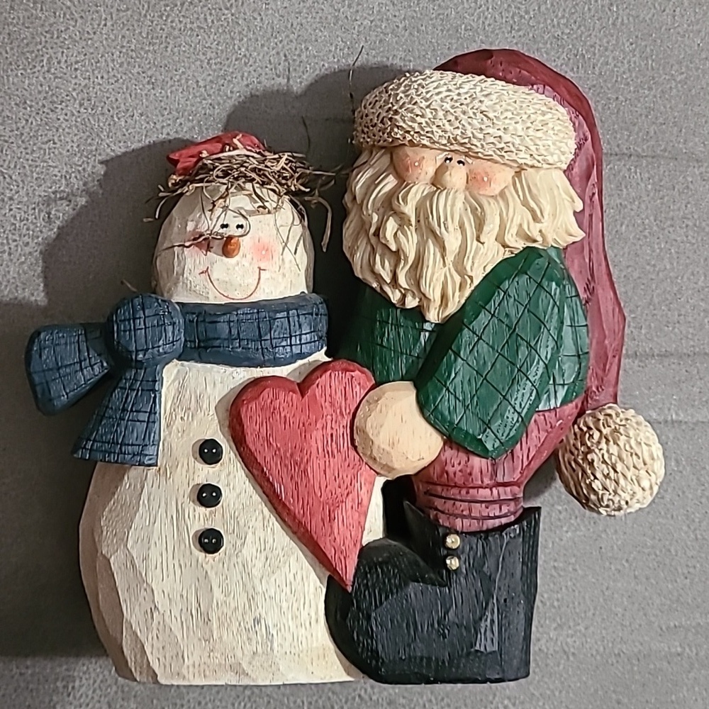 Santa ♡ Snowman heart center wood‎ carved figurine 7"x7"